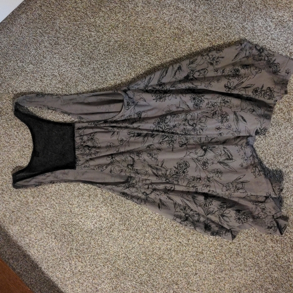 Flowy Grey Tank Top - Picture 3 of 5